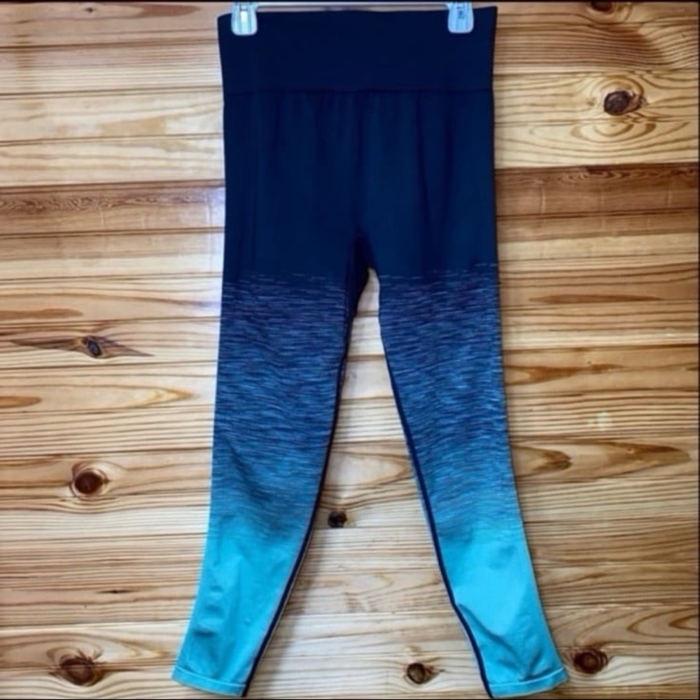 Victoria’s Secret PINK ultimate large sage green leggings